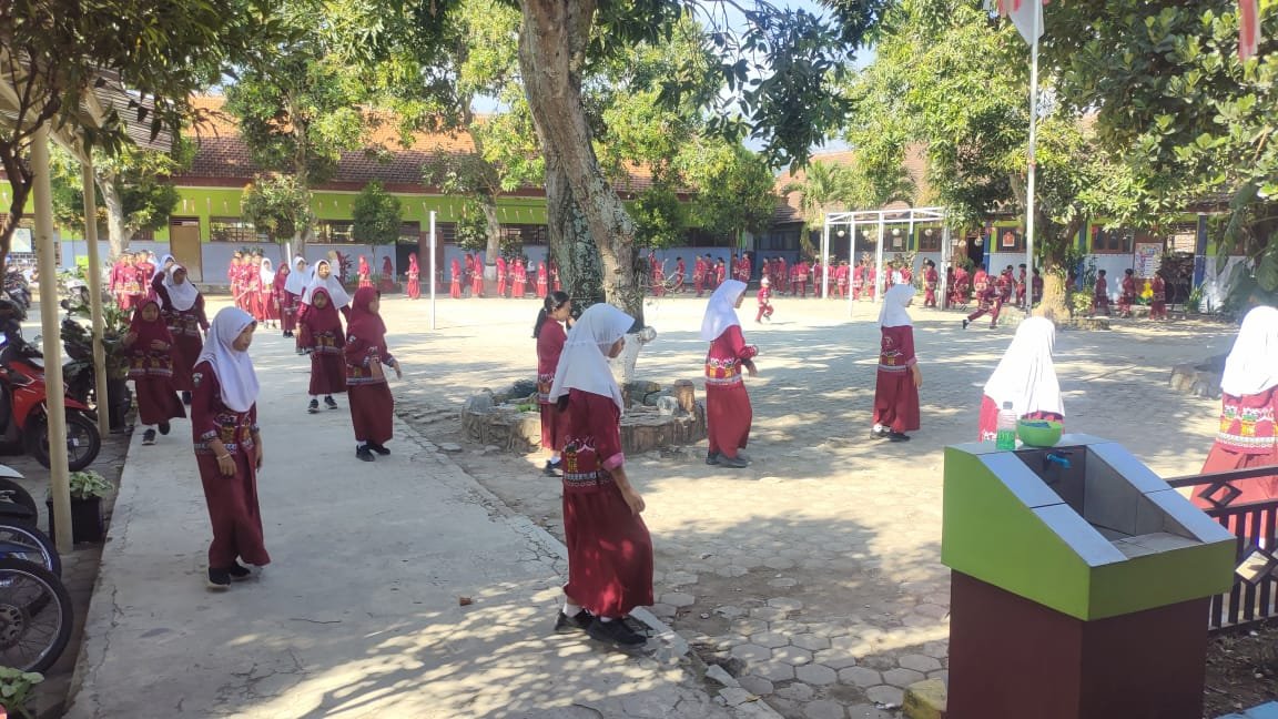 Menuju Karnaval, Siswa SDN Petak Tunjukkan Semangat, Kreativitas, dan Kekompakan